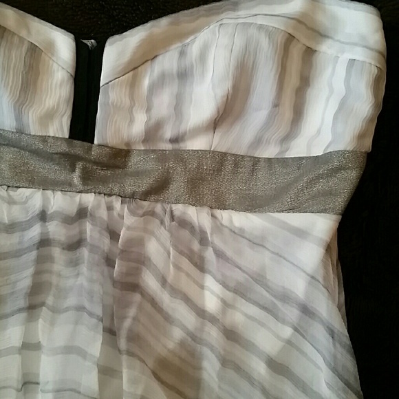 Dresses - Picture 3 of 4