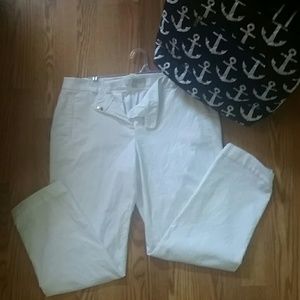 White crop/capri pants