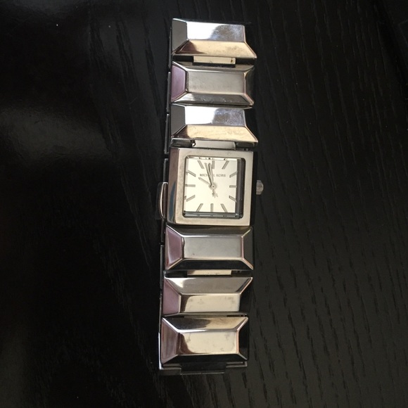 🎉PRICE DROP🎉Michael Kors watch - Picture 2 of 3