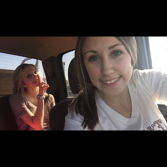 Meet your Posher, Caitlin - Picture 1 of 1