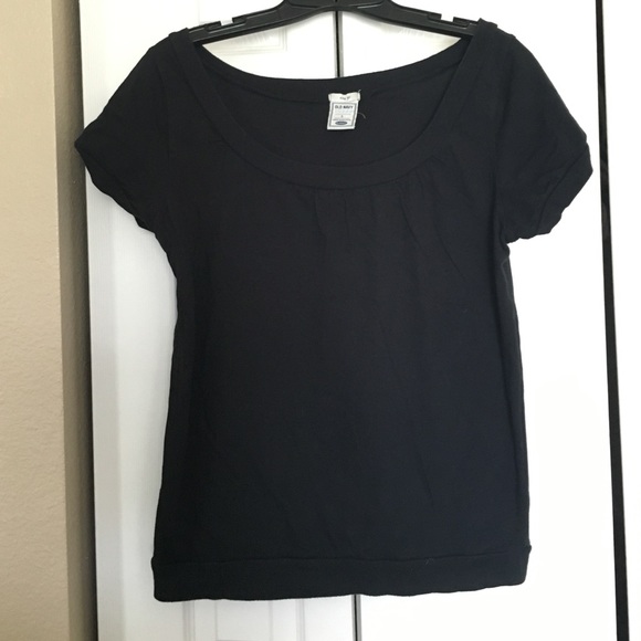 Old Navy Black loose fitting top. Synched front.
