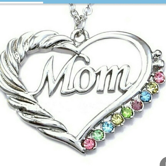 Jewelry - SOLD****Mom love pendant necklace