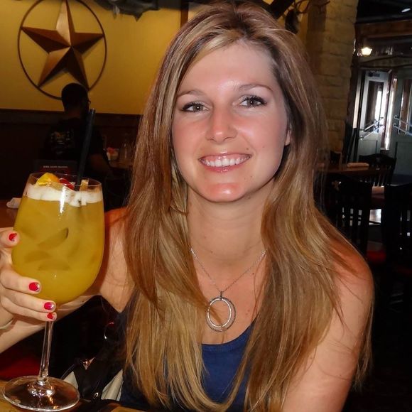 Meet your Posher, Alivia