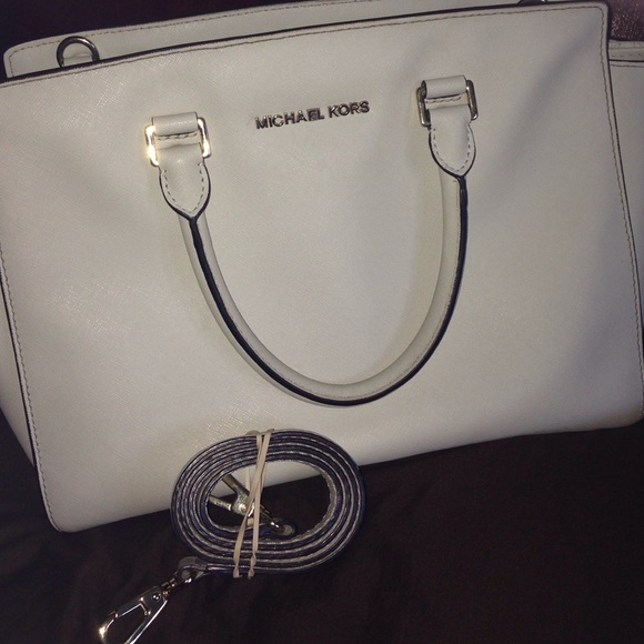 Michael Kors Handbags - 💥AUTHENTIC MICHAEL KORS SELMA 💥