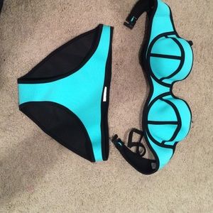 Medium bathing suit
