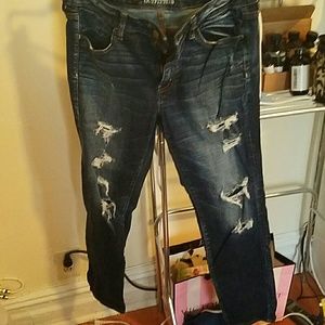 Ripped jeans with patchwork