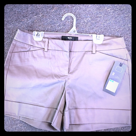 🌺 Mossino Shorts 🌺 - Picture 1 of 4