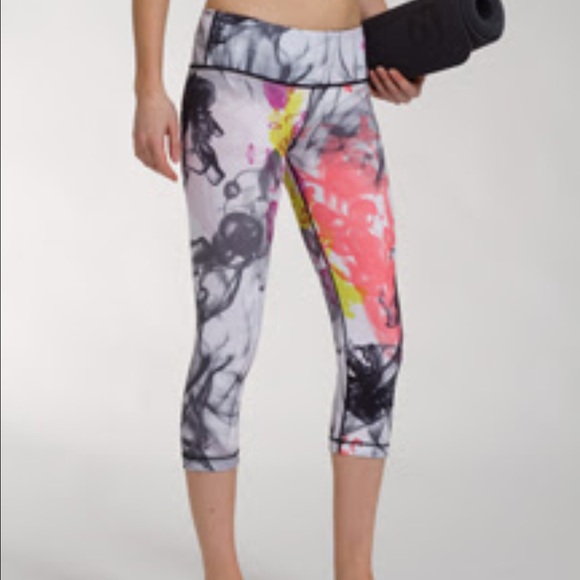 🚫sold🚫Lululemon wunder under crop unicorn tears