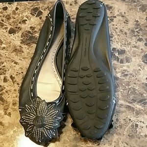 Adrienne Vittadini Embroidered Floral Flats