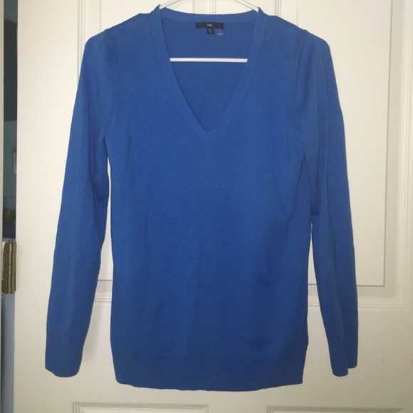 GAP sweater. Long sleeves. Size M. Royal blue.