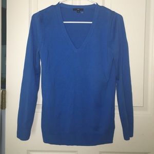 GAP sweater. Long sleeves. Size M. Royal blue.