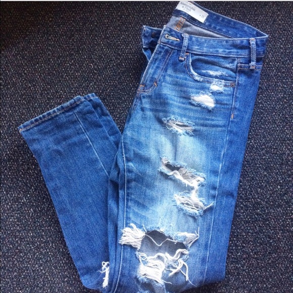 Distressed Boyfriend Jeans