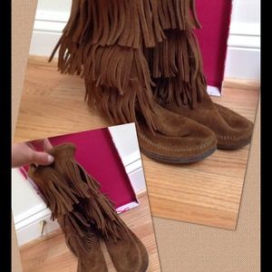 Fringe moccasin boots