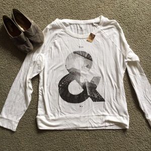 BRAND NEW AE long sleeved printed-Tee (NWT)🎉🎉