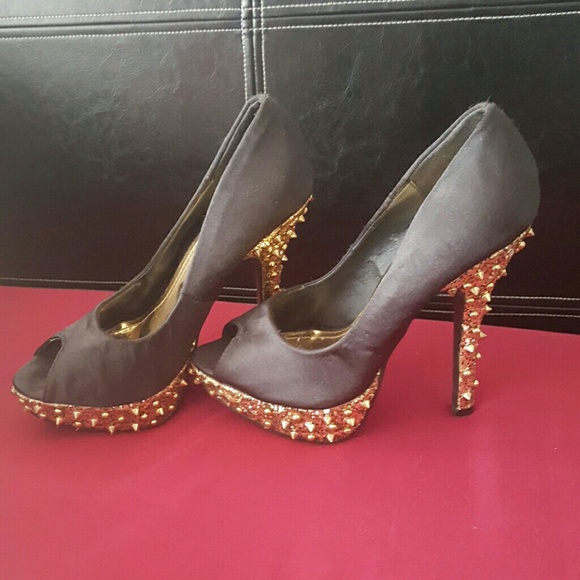 pumps - Picture 2 of 3