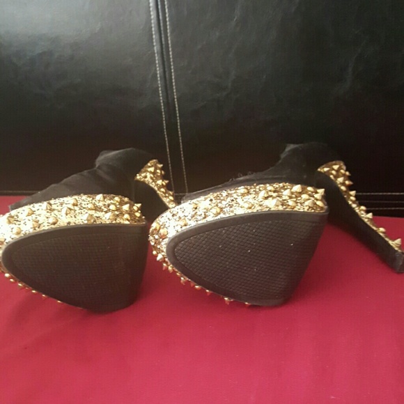 pumps - Picture 3 of 3