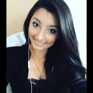 Meet your Posher, Alexis