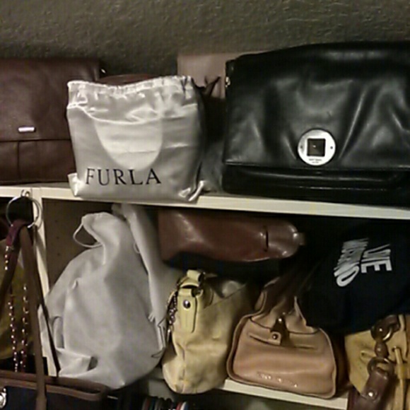 Meet your Poshers, Amie & Joshua - Picture 2 of 3