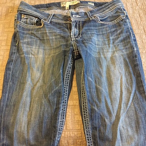 Buckle jeans