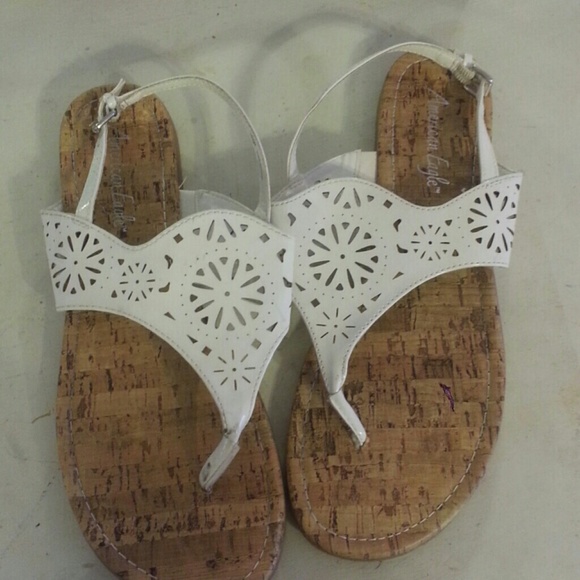 Brand new sandles