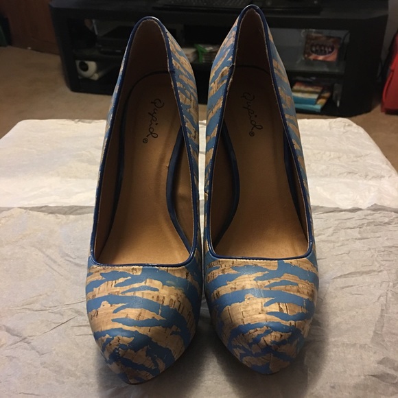 Blue zebra print heels! - Picture 2 of 4