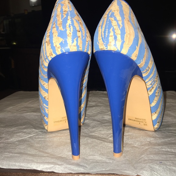 Blue zebra print heels! - Picture 3 of 4