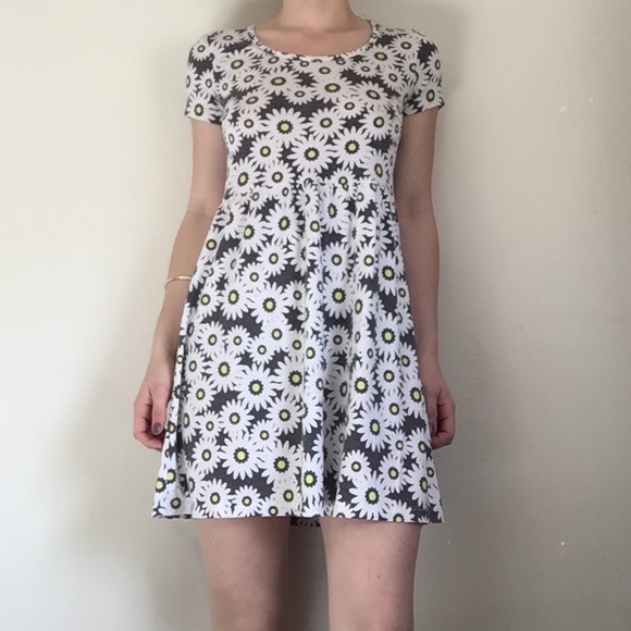 Adorable daisy summer dress