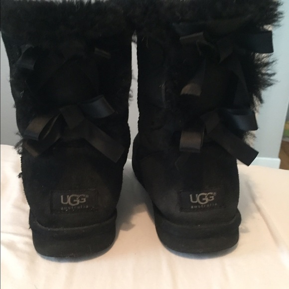 Black Bailey bow uggs. Size 8