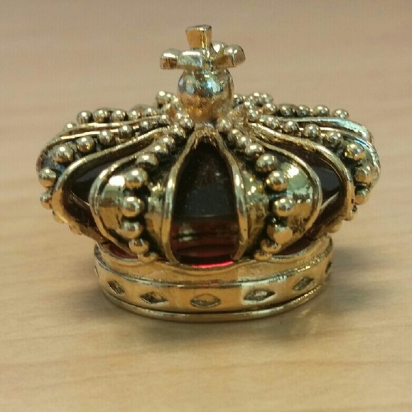 Juicy crown charm