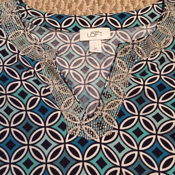 Ann Taylor Printed Long Sleeve Tunic Size Medium - Picture 2 of 3