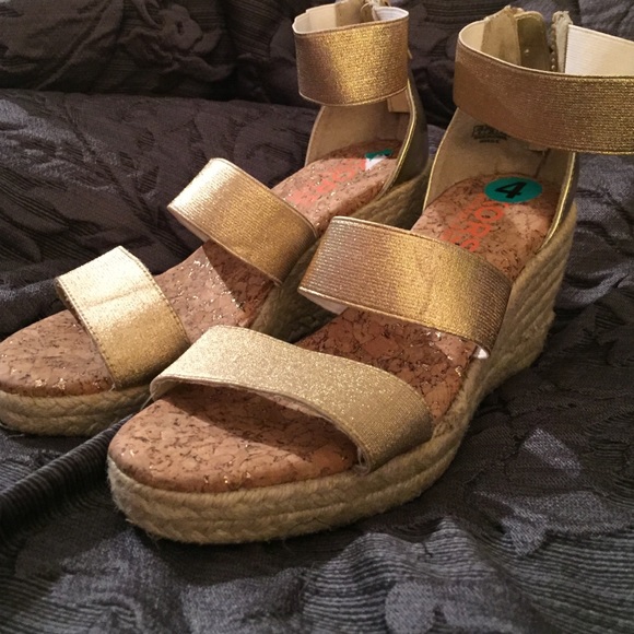 Michael Kors gold wedges - Picture 1 of 2