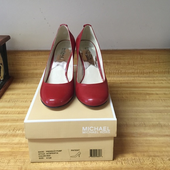 Michael Kors pumps