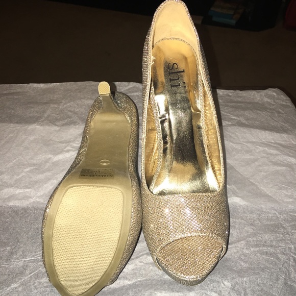 Gold sparkly pumps!😍 - Picture 2 of 3