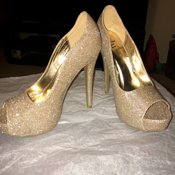 Gold sparkly pumps!😍 - Picture 3 of 3