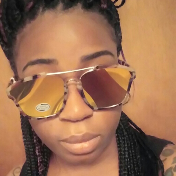 Orange mirrored sunglasses with a tan frame - Picture 2 of 4