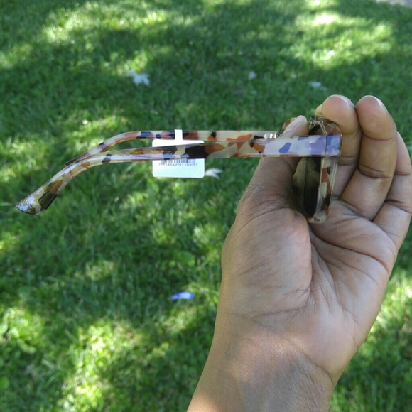 Orange mirrored sunglasses with a tan frame - Picture 3 of 4