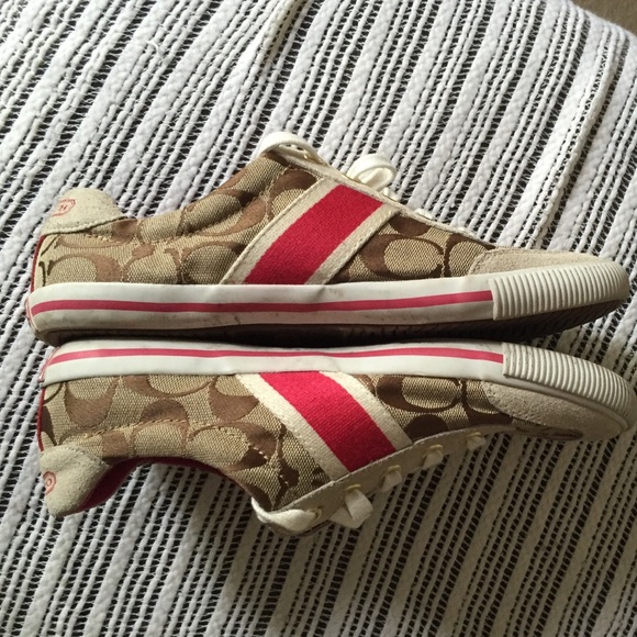 Only worn 1 time coach shoes!!