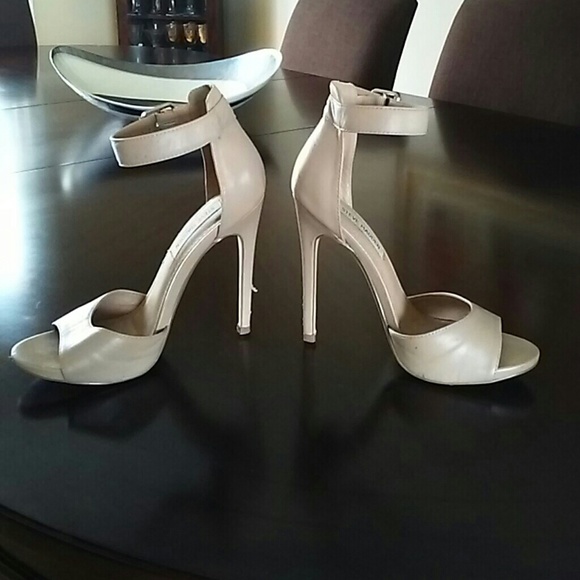 Tan Steve Madden Heels - Picture 2 of 4