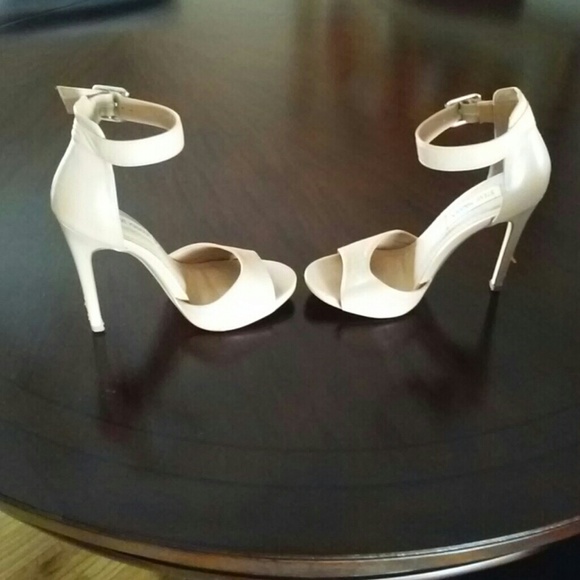 Tan Steve Madden Heels - Picture 3 of 4