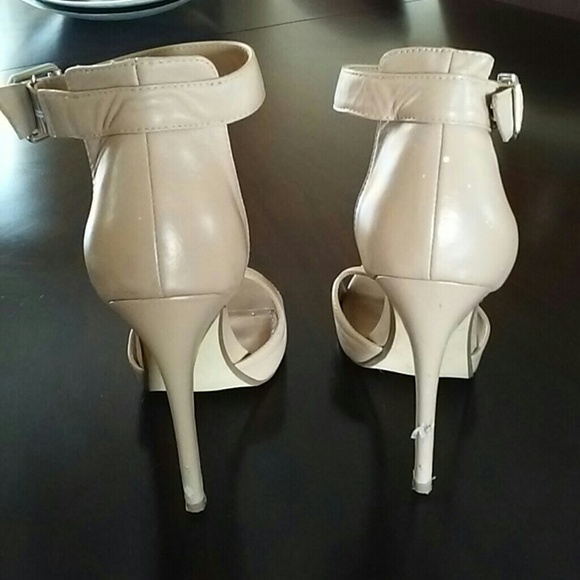 Tan Steve Madden Heels - Picture 4 of 4