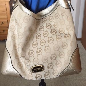 SOLD🎈Price cut🎈Michael Kors, lg, shoulder purse