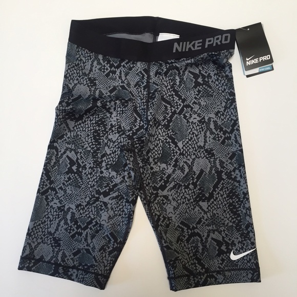 Nike Women's Pro 11-inch Vixen Shorts NWT  Medium - Picture 1 of 4