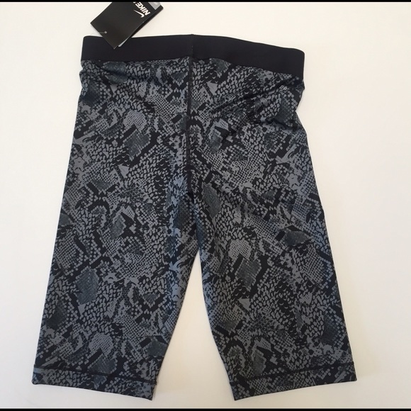 Nike Women's Pro 11-inch Vixen Shorts NWT  Medium - Picture 2 of 4