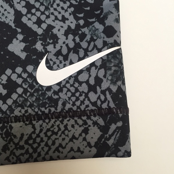 Nike Women's Pro 11-inch Vixen Shorts NWT  Medium - Picture 4 of 4