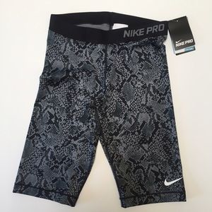 Nike Women's Pro 11-inch Vixen Shorts NWT  Medium