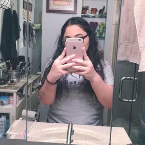 Meet your Posher, Valeria