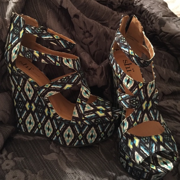 Multi colored wedge shoe