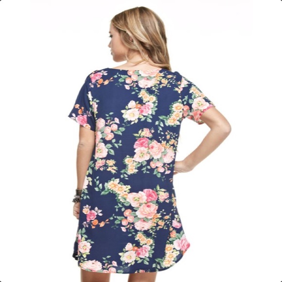 ️☀️SUMMER SALE☀️🎉HOST PICK🎉Peek Shoulder Dress - Picture 2 of 3