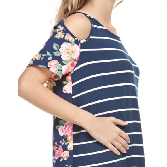 ️☀️SUMMER SALE☀️🎉HOST PICK🎉Peek Shoulder Dress - Picture 3 of 3