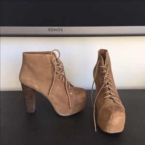 Jeffery Campbell Lita boot in taupe suede!